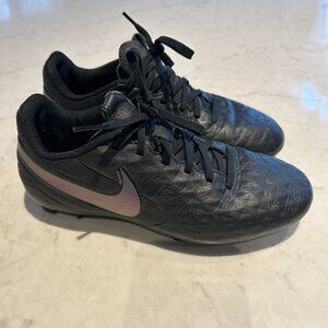 Nike Youth Tiempo Legend 10 Soccer Cleats - size 5Y